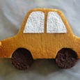 Voiture, quand tu nous tiens… Une année de plus et toujours la même passion: les bagnoles! Alors, pour son anniversaire, ce gâteau en forme de voiture a eu un vif succès. Gâteau au citron...